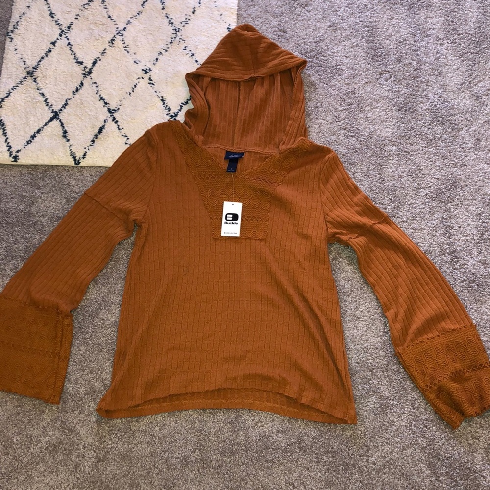 NWT- Beautiful, flowy hoodie top from Buckle size Small